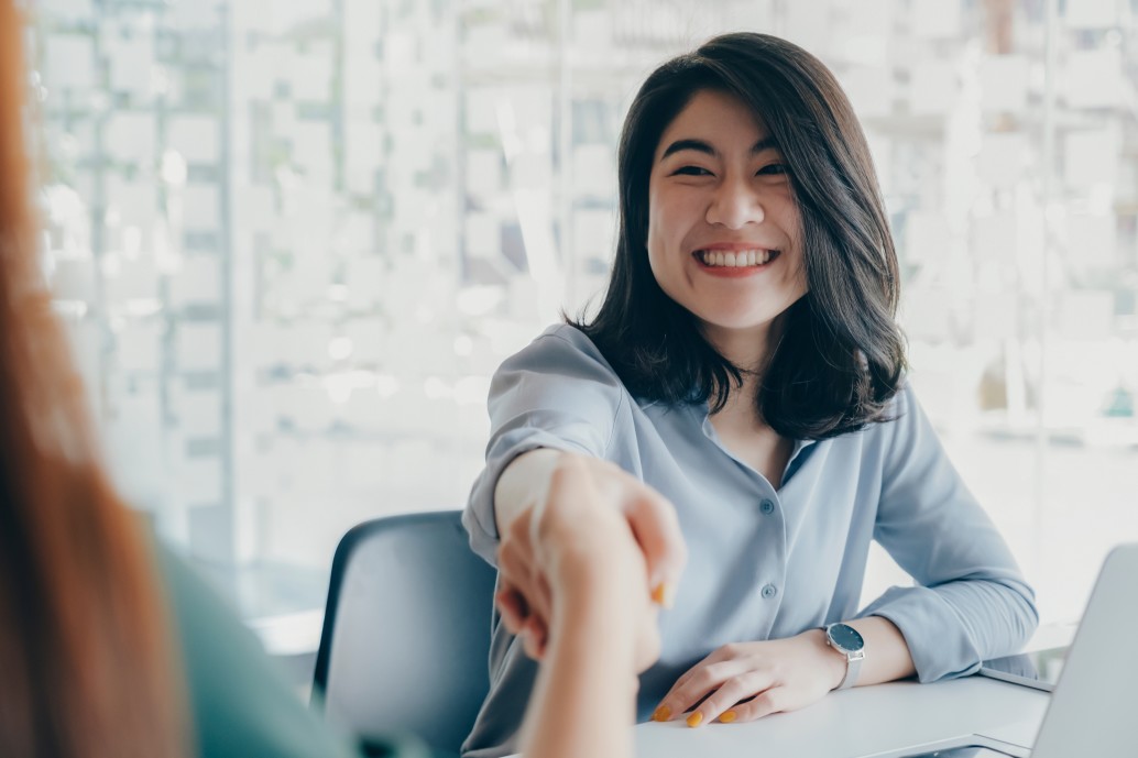 smiling-happy-businesswoman-shaking-hand-greeting-female-partner_t20_4ezB7l